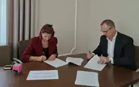 Galeria aktualności Umowa na budowę kanalizacji sanitarnej w Dąbrowie podpisana 1