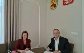 Galeria aktualności Umowa na budowę kanalizacji sanitarnej w Dąbrowie podpisana 2