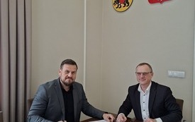 Galeria aktualności Umowa podpisana na przebudowę drogi gminnej na odcinku Twarda &ndash; Karolin&oacute;w oraz budowę ścieżki rowerowej 2